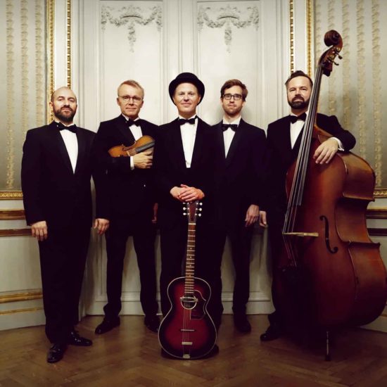 Manuel von Eden Quintett mit Violine, Gitarre und Kontrabass