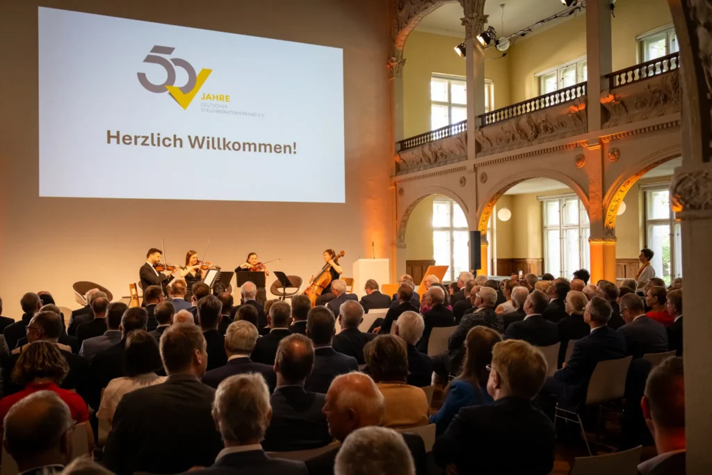 Ein Streichquartett spielt Klassik und Filmmusik auf einer Festveranstaltung in Dresden